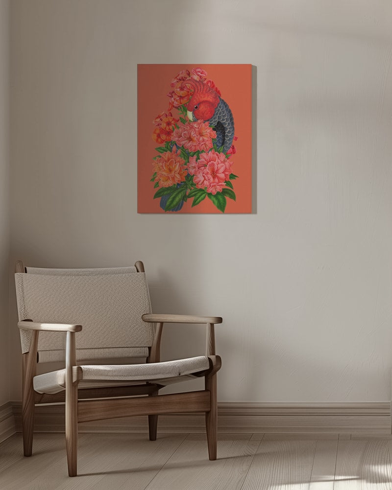 Illustration eines Kakadus mit rotem Kopf zwischen roten und lachsfarbenen Blüten auf orangerotem Hintergrund
