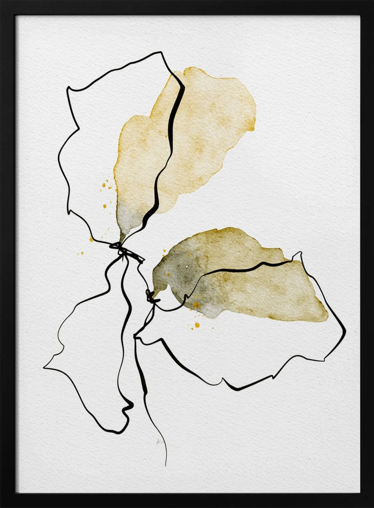 Zeichnung einer Blüte mit schwarzen Linien und ockerfarbenen Aquarellflächen auf Weiß