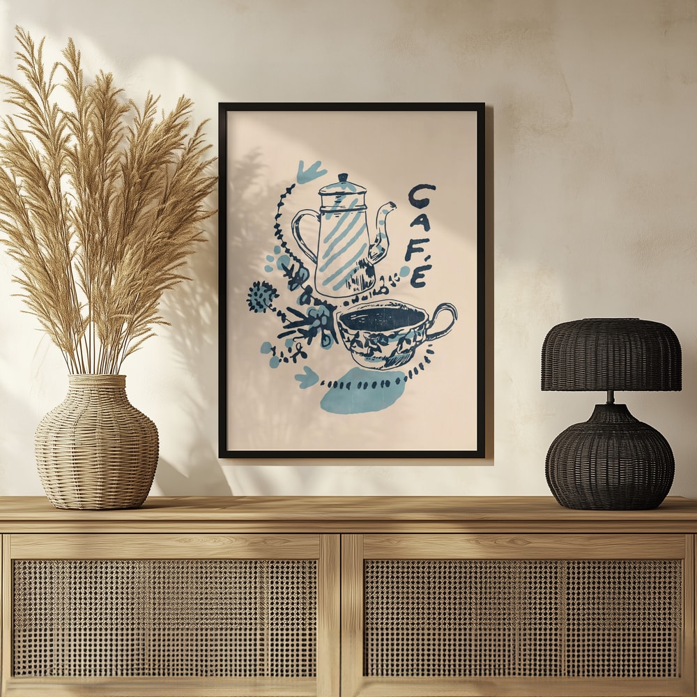 Handgezeichnete Kaffeekanne und Tasse in Blau auf cremefarbenem Hintergrund mit Schriftzug Café
