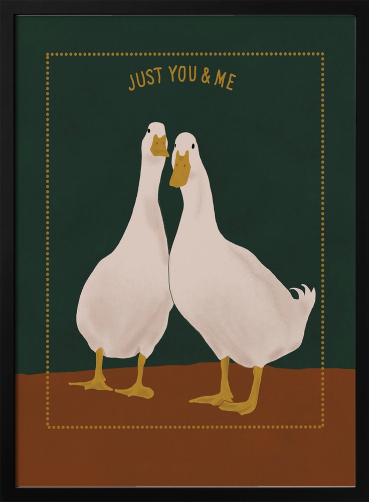 Zwei weiße Enten nebeneinander auf grünem Hintergrund mit Schriftzug Just You & Me