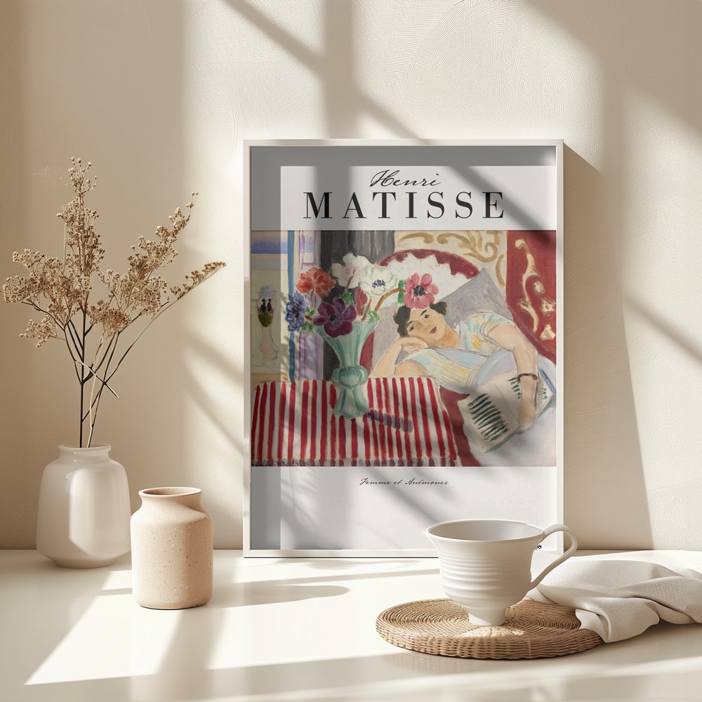 Ausstellungsplakat Henri Matisse mit Frau neben einer Vase mit Anemonen in einem bunten Interieur