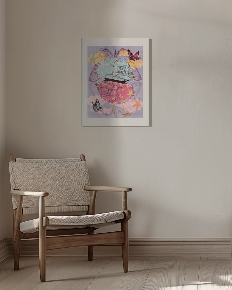 Illustration zweier schlafender Katzen in Mint und Pink mit Schmetterlingen und Sternen