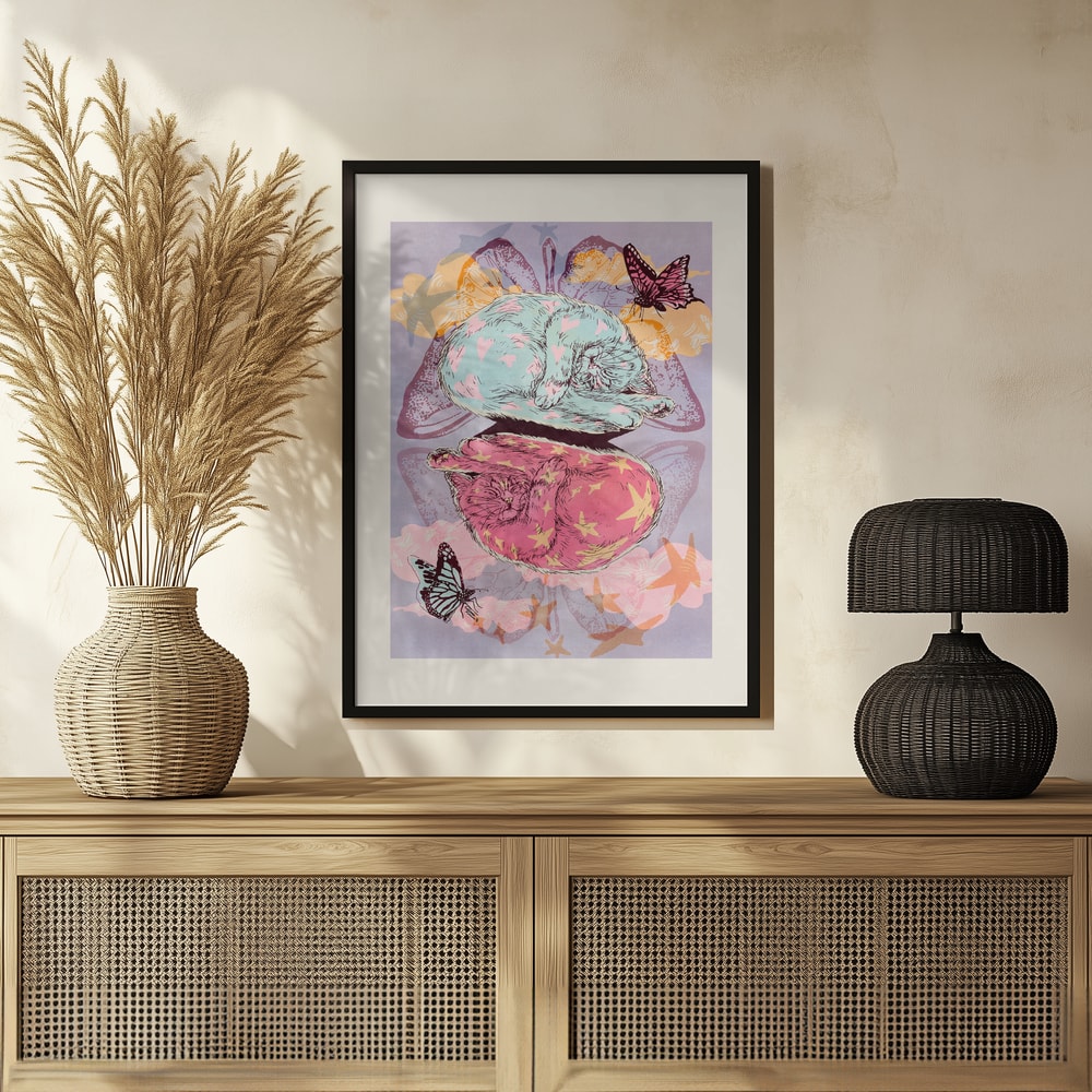 Illustration zweier schlafender Katzen in Mint und Pink mit Schmetterlingen und Sternen