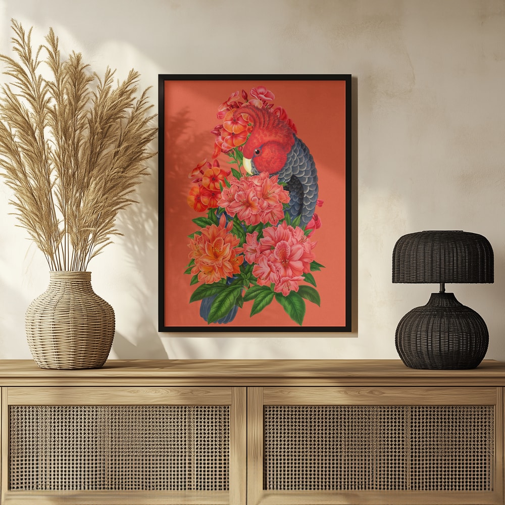 Illustration eines Kakadus mit rotem Kopf zwischen roten und lachsfarbenen Blüten auf orangerotem Hintergrund