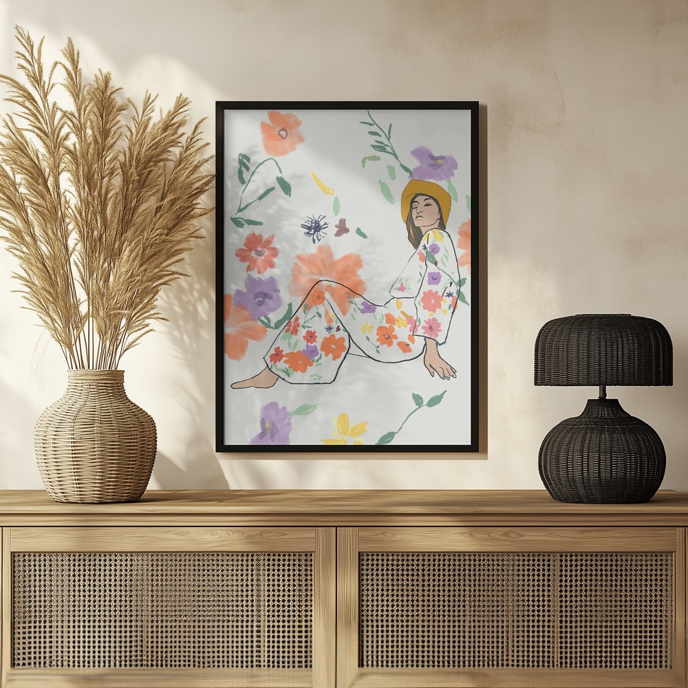 Illustration einer sitzenden Frau mit gelbem Hut im Blumenkleid zwischen bunten Blüten