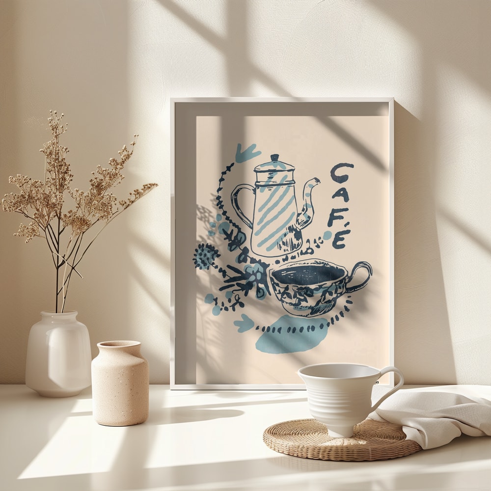 Handgezeichnete Kaffeekanne und Tasse in Blau auf cremefarbenem Hintergrund mit Schriftzug Café