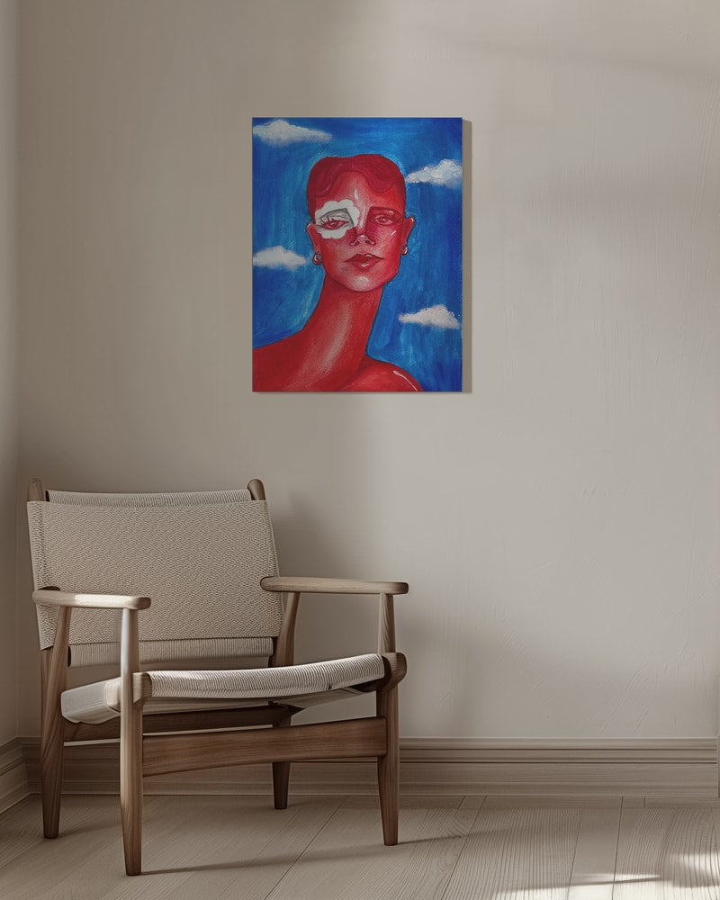 Surreales Porträt einer Frau in Rot vor blauem Himmel mit Wolken