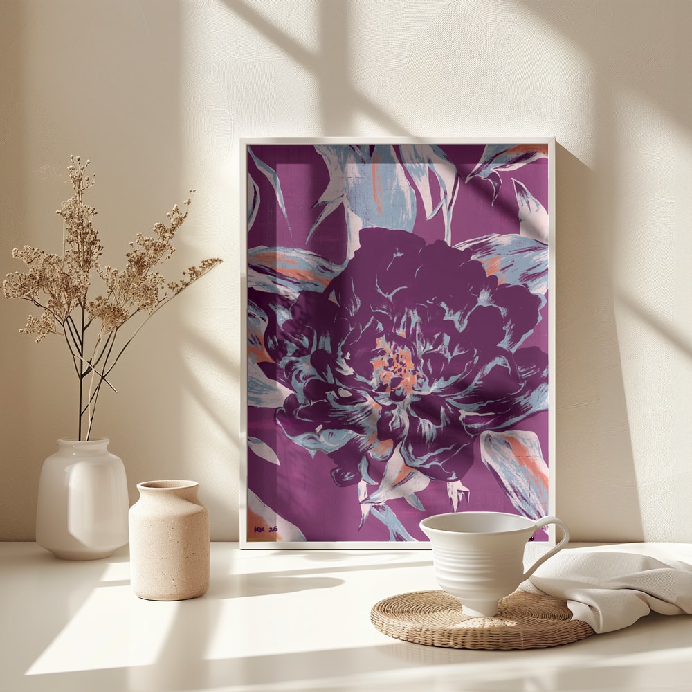 Illustration einer großen dunkelvioletten Blüte mit hellblauen Blättern auf magentafarbenem Hintergrund