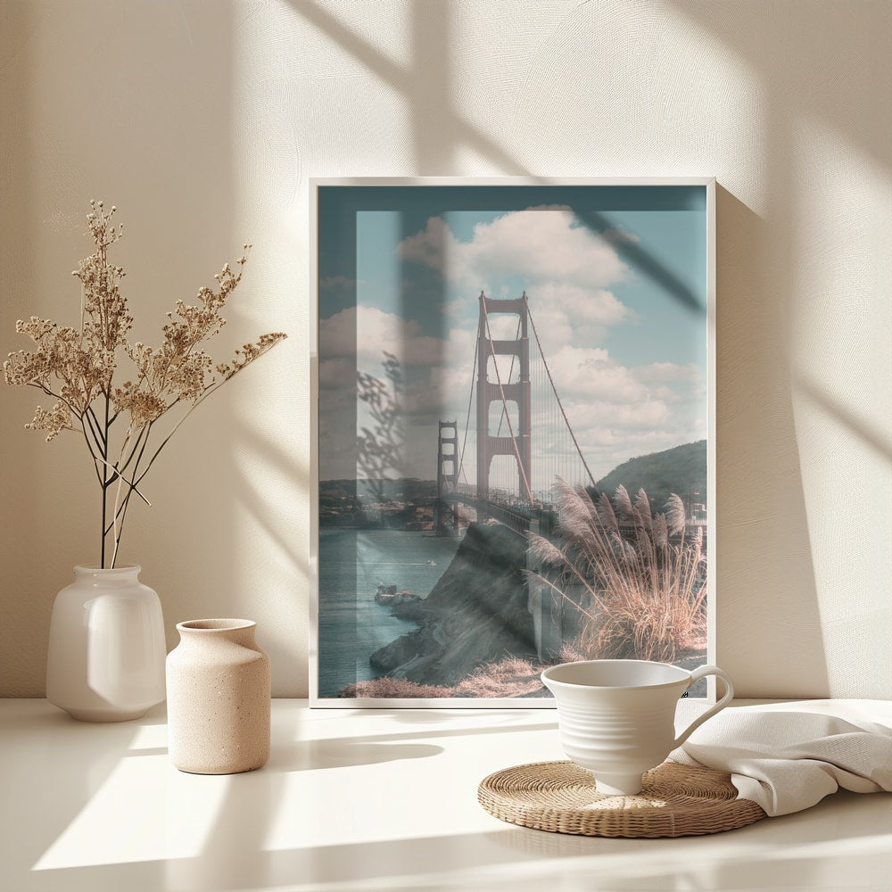 Fotografie der Golden Gate Bridge mit Pampasgras und Wolken in Vintage-Farben