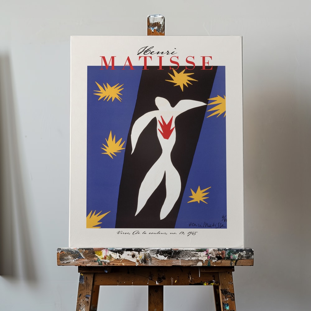 Ausstellungsplakat Henri Matisse mit weißer Ikarus-Figur und gelben Sternen auf Blau, roter Schriftzug