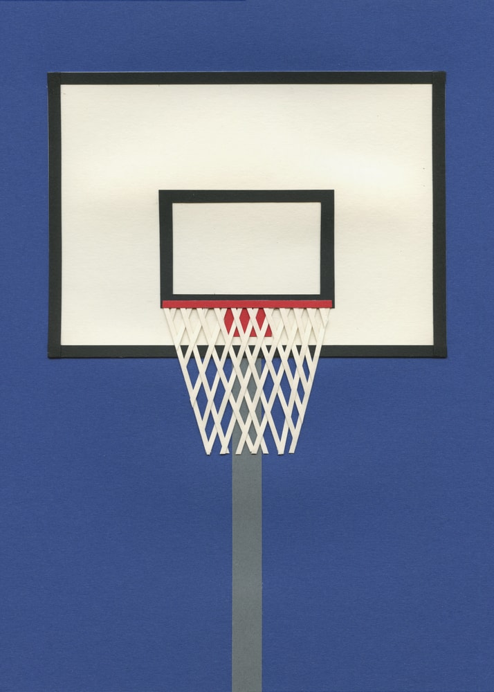 Grafische Illustration eines Basketballkorbs vor dunkelblauem Hintergrund