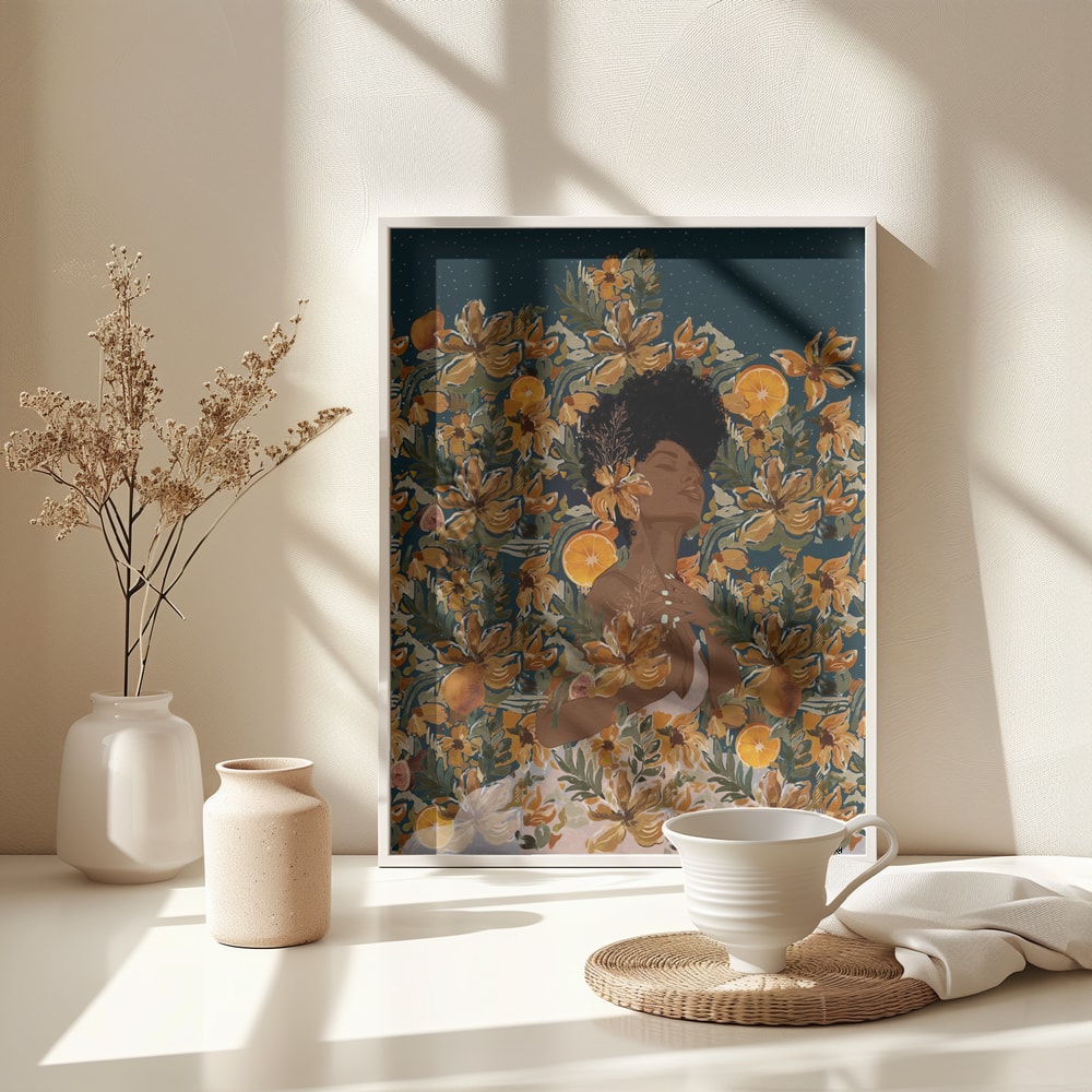 Illustration einer Frau mit geschlossenen Augen zwischen orangen Blüten und Orangen unter einem Sternenhimmel