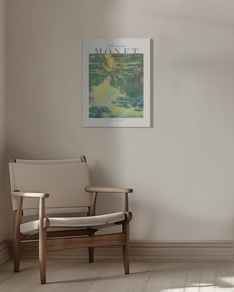 Ausstellungsplakat Claude Monet mit Seerosen auf grünem Wasser, hellblauer Schriftzug