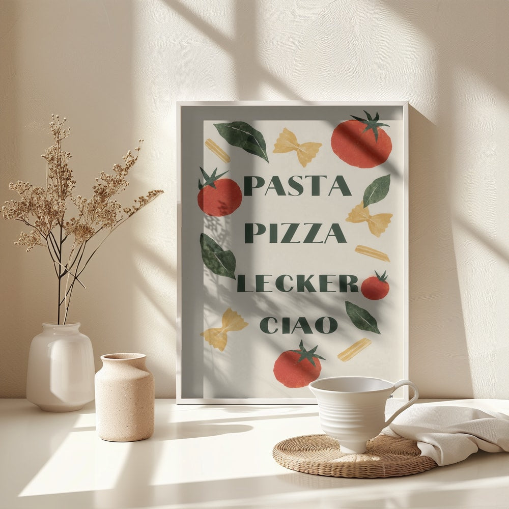Schriftzug Pasta Pizza Lecker Ciao zwischen Tomaten, Basilikumblättern und Nudeln