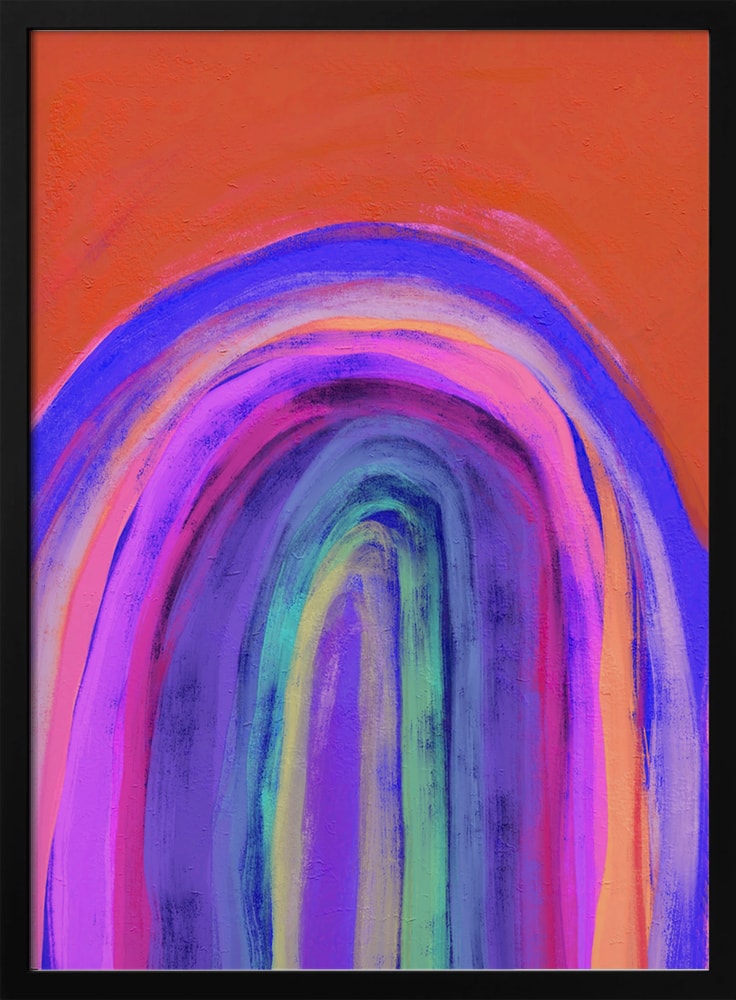 Gemalter Regenbogen in Violett, Pink, Blau und Gelb vor orangem Hintergrund
