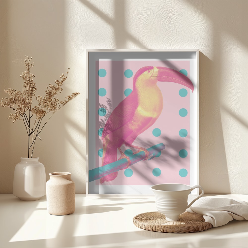 Illustration eines pink-gelben Tukans auf türkisem Ast vor rosa Hintergrund mit Punkten