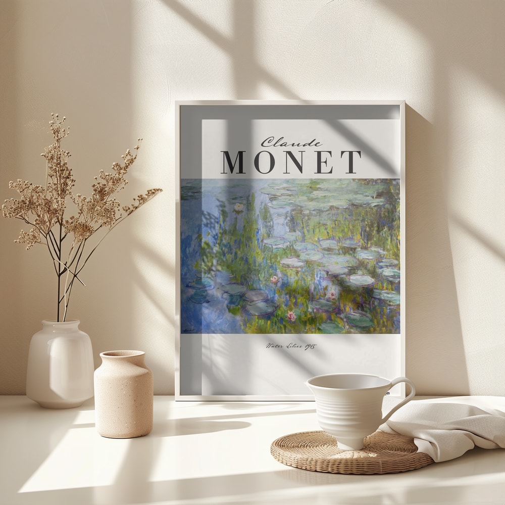Ausstellungsplakat Claude Monet mit Seerosen auf blau-violettem Wasser, schwarzer Schriftzug
