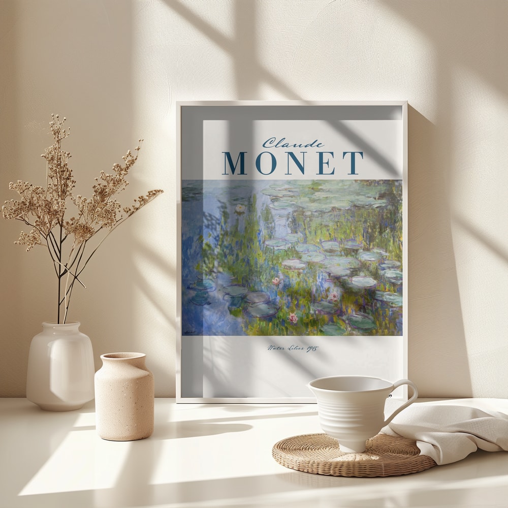 Ausstellungsplakat Claude Monet mit Seerosen auf blau-violettem Wasser, blauer Schriftzug