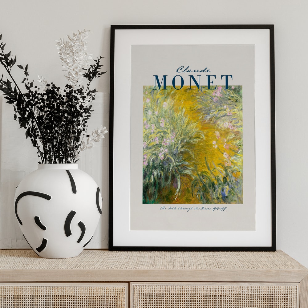 Ausstellungsplakat Claude Monet mit dem Gemälde Der Weg durch die Iris, blauer Schriftzug