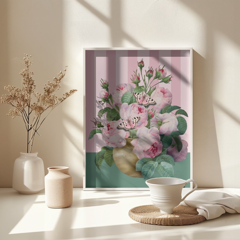 Illustration rosa Rosen in goldener Vase mit Schmetterlingen vor rosa gestreiftem Hintergrund