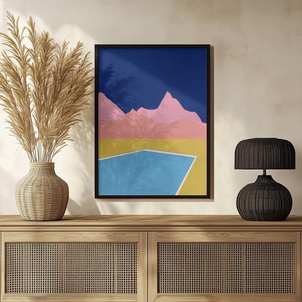 Grafische Illustration eines blauen Pools vor rosa Bergen und dunkelblauem Himmel