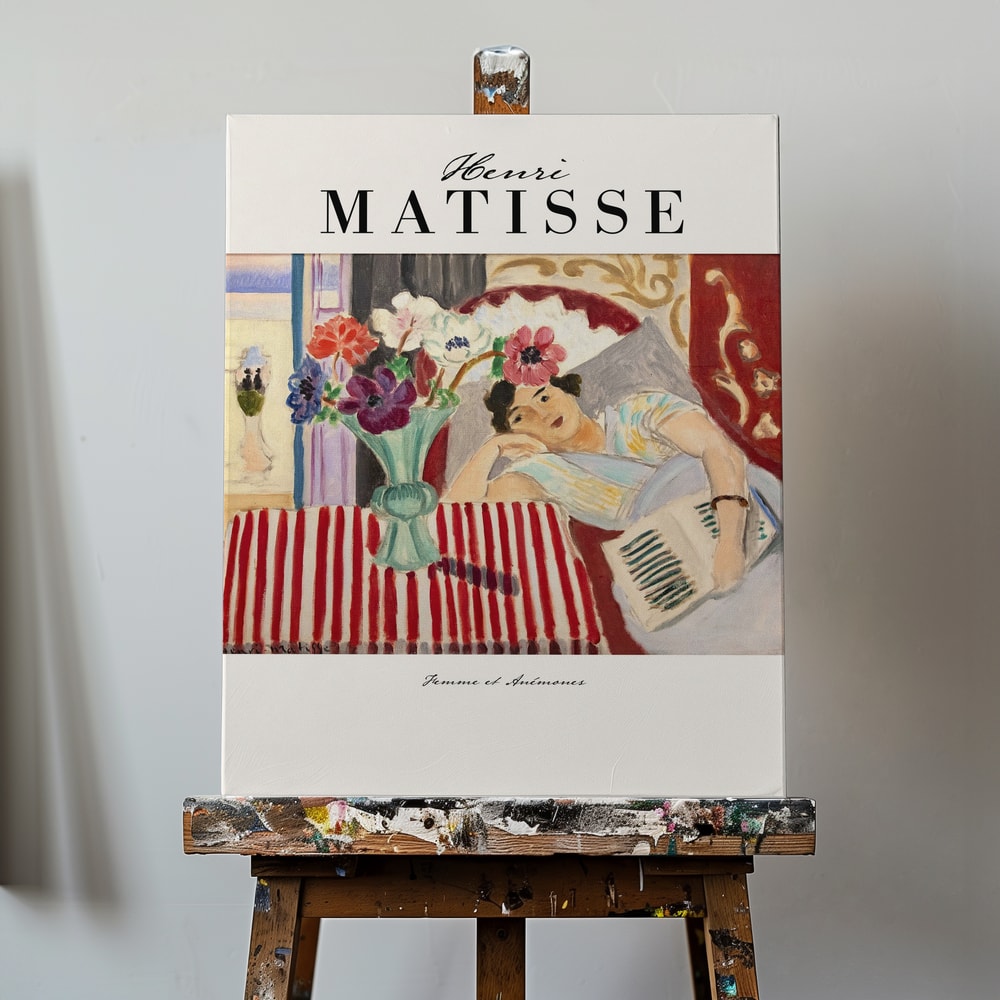 Ausstellungsplakat Henri Matisse mit Frau neben einer Vase mit Anemonen in einem bunten Interieur